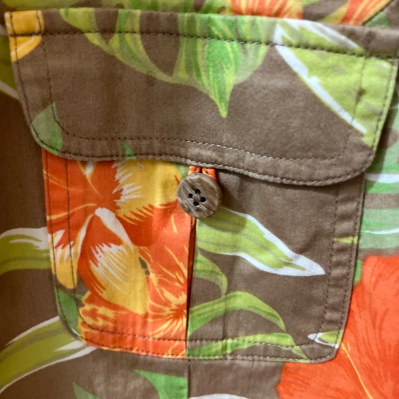 Hawaiian Cotton M Blouse with a small peplum - Picture 3 of 11